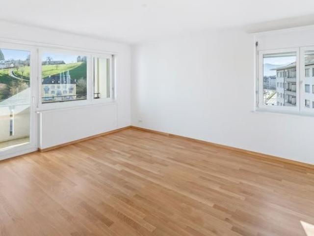 3 Zimmer, 92 m², 1. Stock