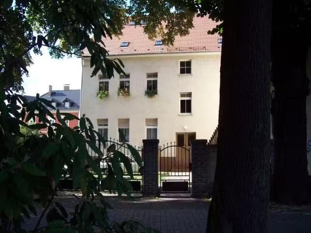 3 Zimmer 100 m² 700 € Kaltmiete Wohnungen in Altdöbern