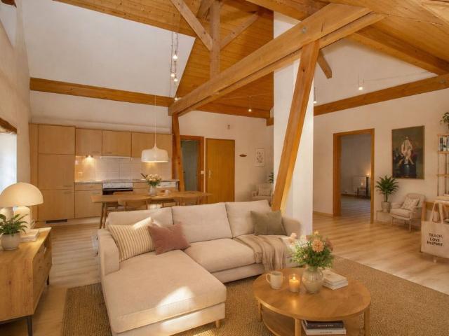 3 Zimmer, 100 m², 2. Stock