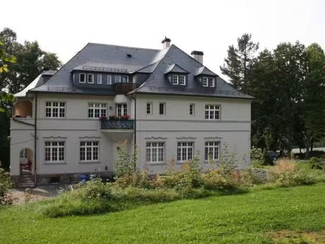 3 Zimmer 109 m² 650 € Kaltmiete Wohnungen in Gornsdorf