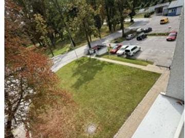Wohnung zur Miete in 2560 - Parkplatz
