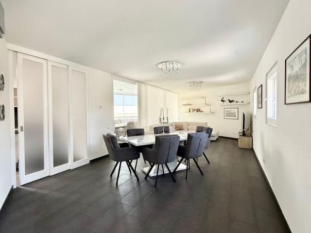 3 Zimmer, 160 m², 6. Stock