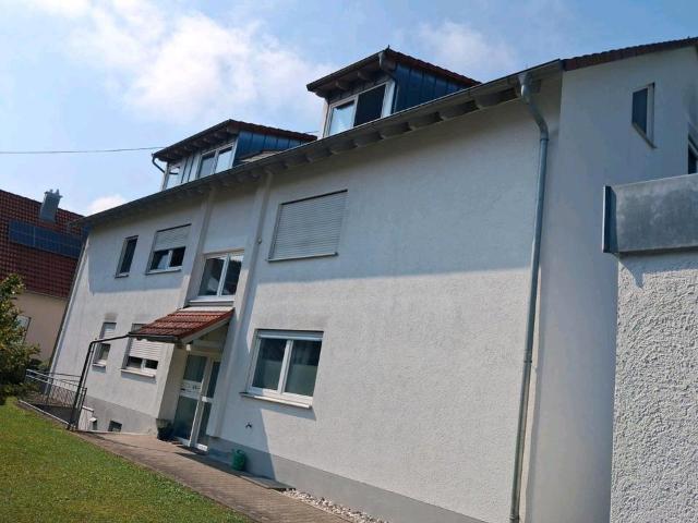 3 Zimmer Terrassenwohnung mit Carport und Gartenanteil