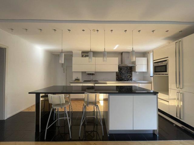 3 Zimmer Traumwohnung mit großer Wohnküche und Kücheninsel