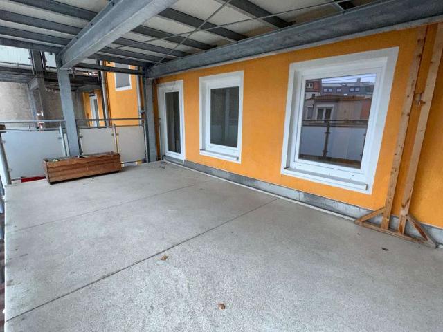 3 Zimmer Whg mit großem 18qm Südbalkon, Nähe Theresienwiese, Bad m Fenster LEER