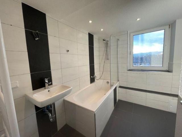 3 Zimmer Whg. mit Kachelofen und TGL Bad