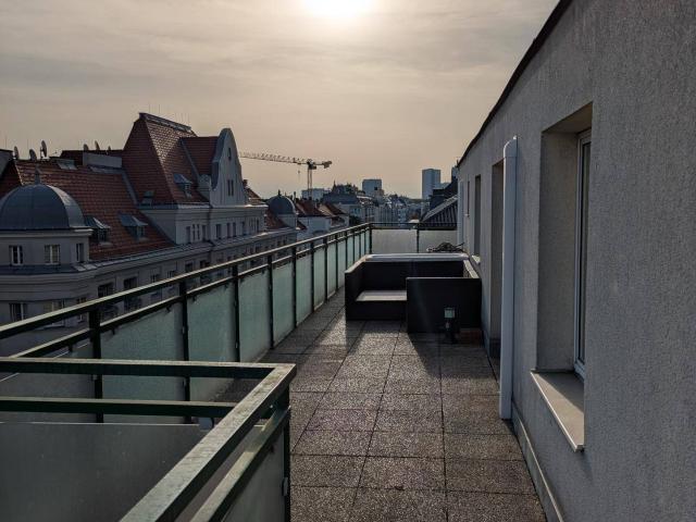 3 Zimmer Wohnung mit 65 m2 Terrasse, Klimaanlage und Garage