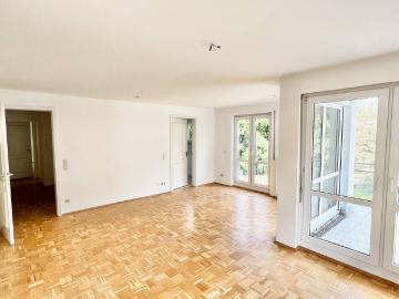 3 Zimmer Wohnung mit 2 Balkonen! Frei ab 12 2027! TG Stellplatz! Direkt an der Elbe!