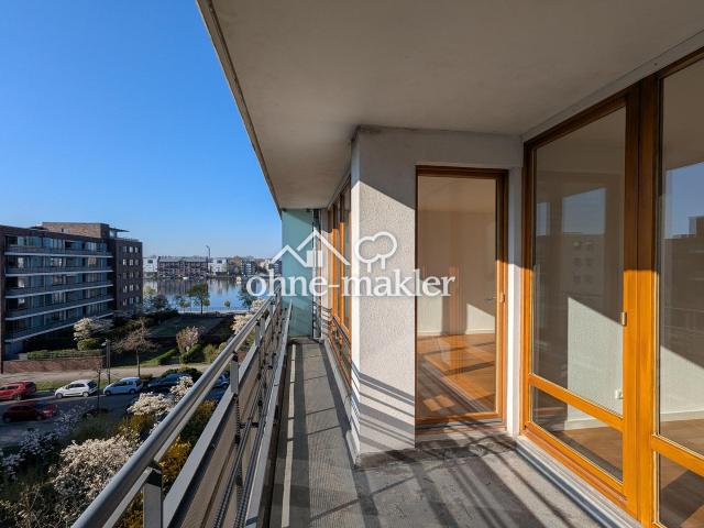 3 Zimmer Wohnung mit 2 Balkonen im 4. OG an der Rummelsburger Bucht mit Tiefgaragenplatz