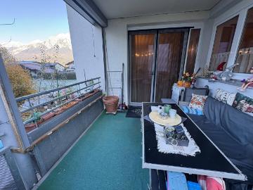 Geräumige 3 4 Zimmer Wohnung mit 2 TG Plätzen