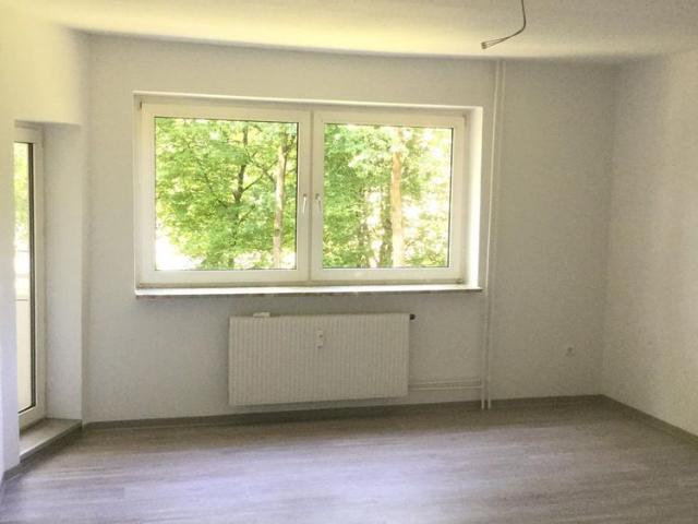 3 Zimmer Wohnung mit Tageslichtbad und Balkon!
