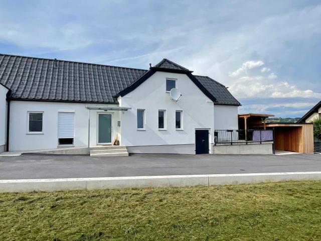 3 Zimmer Wohnung mit Terrasse und Carport in ruhiger Lage