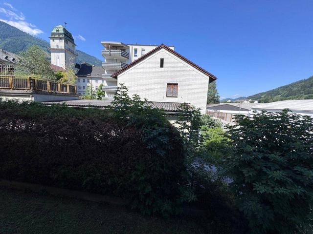 3 Zimmer Wohnung mit westseitig verbauter Loggia im Erdgeschoss/Hochparterre