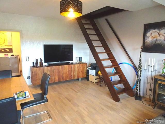 3 Zimmer Wohnung mit zusätzlichen Spitzboden, Einbauküche, zwei Balkonen und TG Stellplatz in Roth