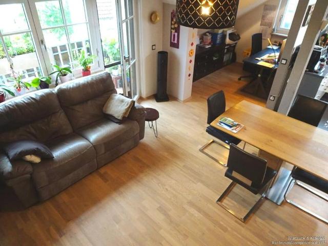 3 Zimmer Wohnung mit zusätzlichen Spitzboden, Einbauküche, zwei Balkonen und TG Stellplatz in Roth