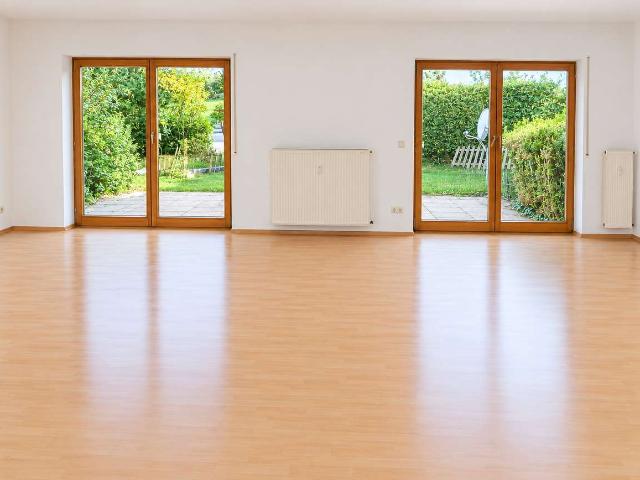 3 Zimmer Wohnung mit Bad und Gästen WC neu
