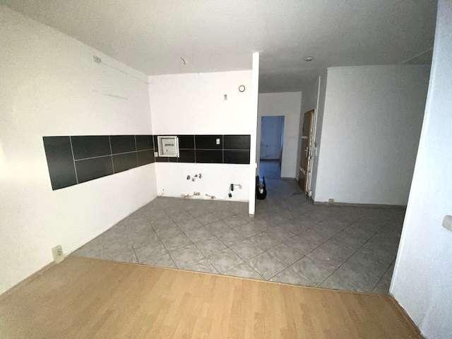3 Zimmer Wohnung mit Badewanne, offene Küche Wohnberechtigungsschein erforderlich