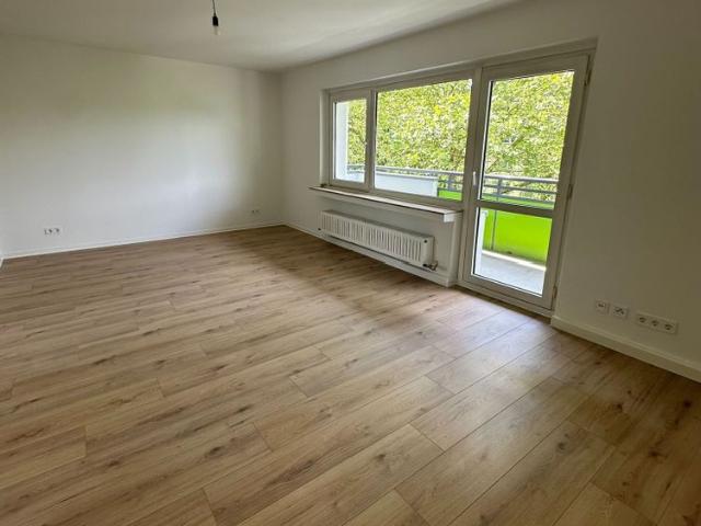 3 Zimmer Wohnung mit Balkon, 2 Schlafzimmern und Keller in Essen – Fischweiher