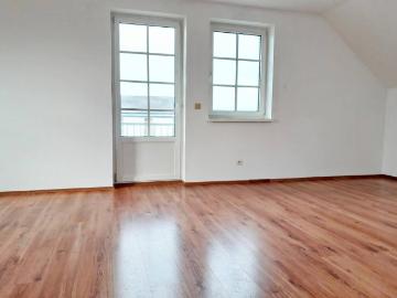 3 Zimmer Wohnung mit Balkon, Garagenstellplatz und Kellerabteil in ruhiger Lage