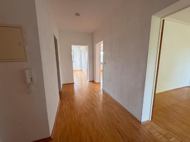 3 Zimmer Wohnung mit Balkon, Keller und Stellplatz