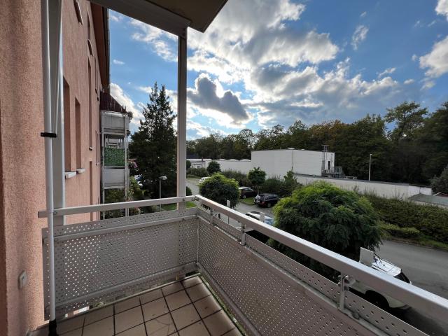 3 Zimmer Wohnung mit Balkon im 1. Obergeschoss Parken im Hof