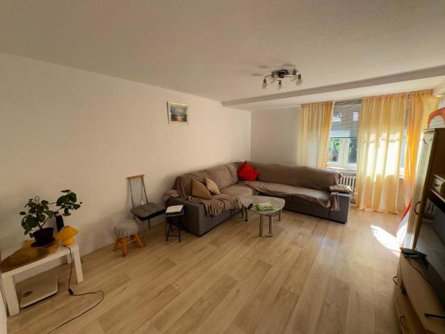 3 Zimmer Wohnung mit Balkon nahe Volkspark zu vermieten