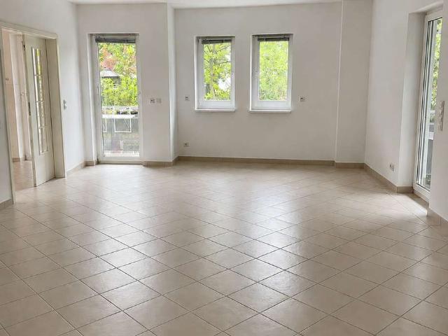 3 Zimmer Wohnung mit Balkon, Terrasse und Garten