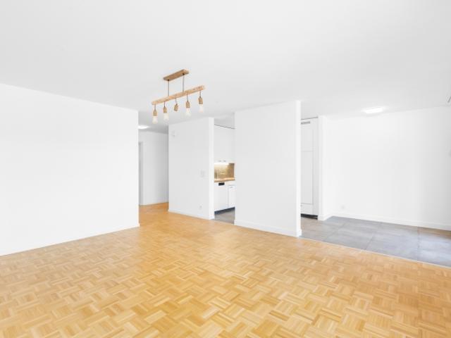 3½ Zimmer Wohnung mit Balkon und Einstellplatz – Neyruz