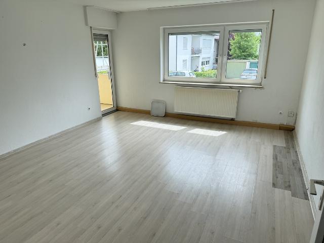 3 Zimmer Wohnung mit Balkon und Pkw Stellplatz