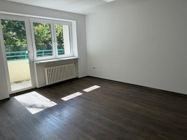 3 Zimmer Wohnung mit Balkon und renoviert