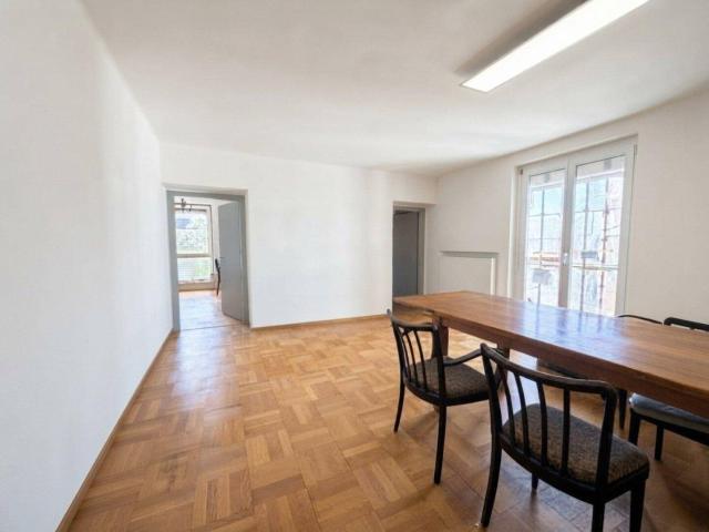 3 Zimmer Wohnung mit Balkon und separater Küche in zentraler Lage zu verkaufen!