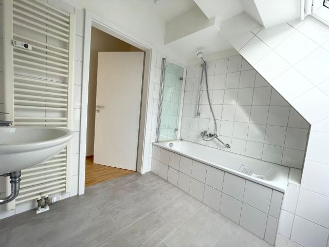 3 Zimmer Wohnung mit Charakter, Parkett, Loggia, Tageslichtbad