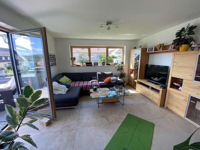 3 Zimmer Wohnung mit EBK, 2 Balkonen, TG, Carport und Keller in Renningen