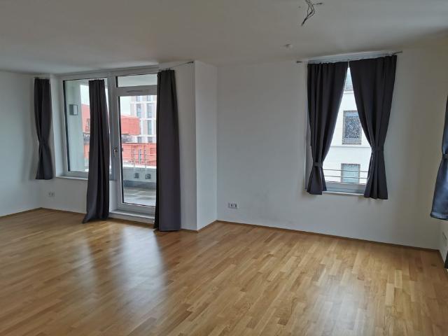 3 Zimmer Wohnung mit EBK, FBH & Balkon am neuen Hafen!