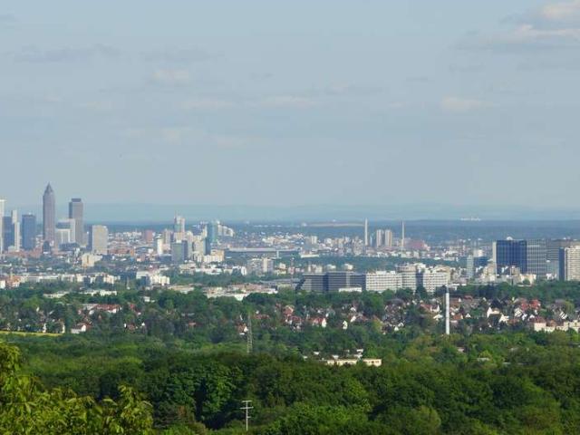 3 Zimmer Wohnung mit EBK und Balkon