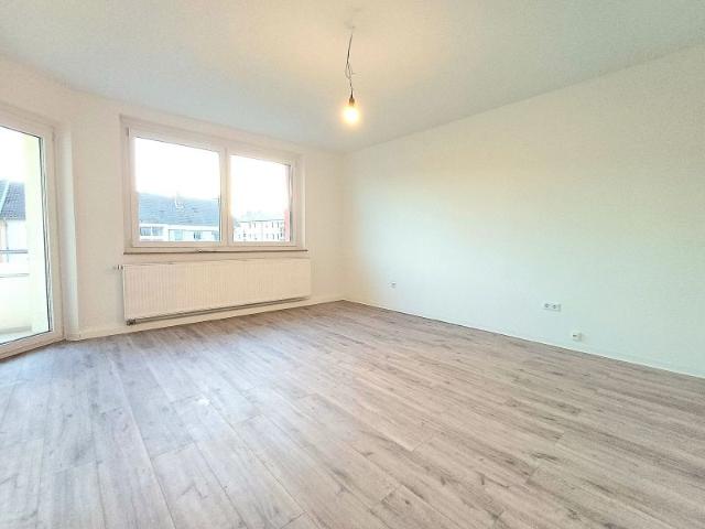 3 Zimmer Wohnung mit Einbauküche!