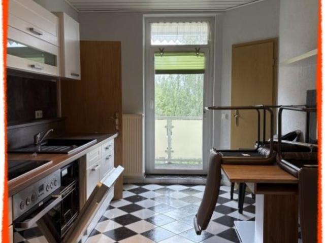 3 Zimmer Wohnung mit EINBAUKÜCHE und BALKON, klein und günstig, in Zwickau Marienthal zu vermieten!