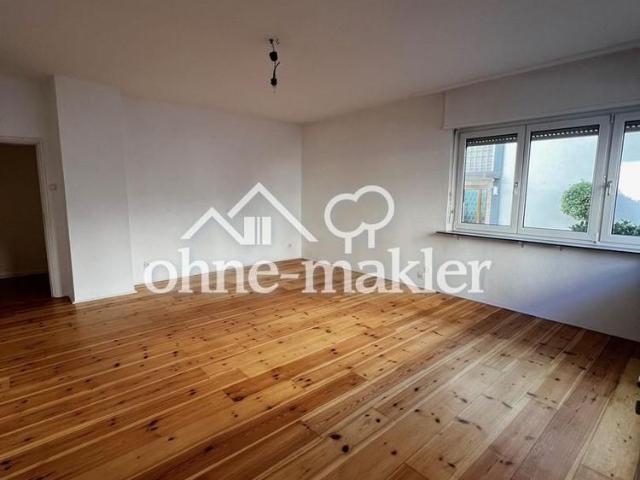 3 Zimmer Wohnung mit Einbauküche, saniertem Badezimmer und sep. WC
