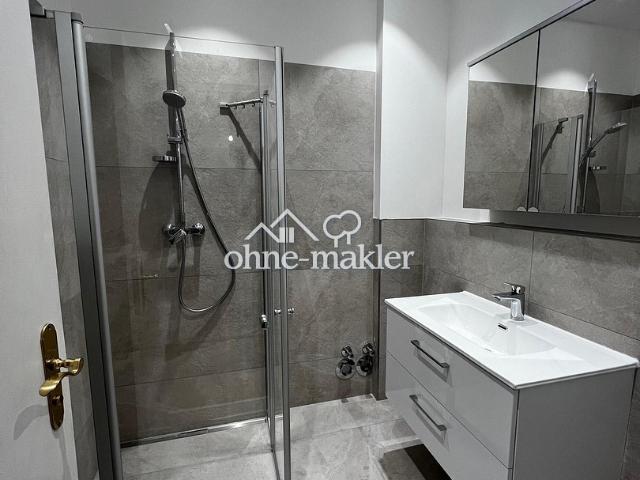 3 Zimmer Wohnung mit Einbauküche, saniertem Badezimmer und sep. WC