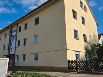 3 Zimmer Wohnung mit Gartenanteil, Terrasse, Garage, Keller