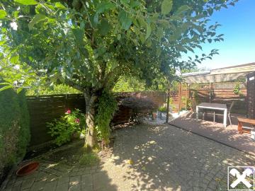 3 Zimmer Wohnung mit Gartenanteil und Garage