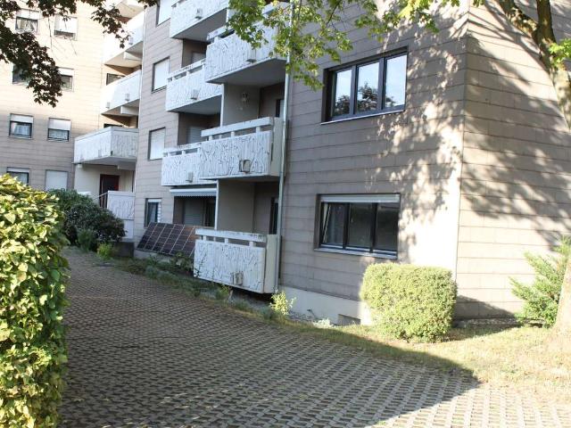 3 Zimmer Wohnung mit großem Balkon und zwei Stellplätzen in Heppenheim