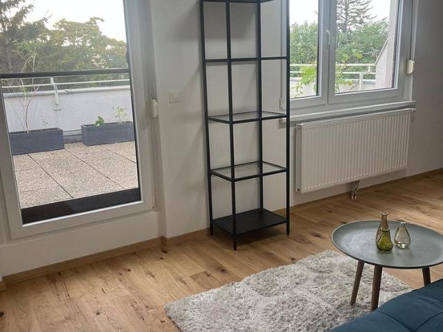 3 Zimmer Wohnung mit großer uneinsehbarer Terrasse und einer weiteren kleinen Terrasse