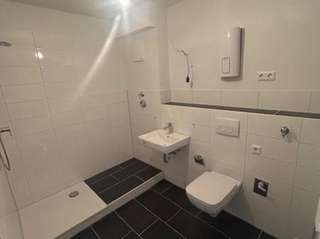 Moderne 3 Zimmer Wohnung mit hellem, modernisiertem Badezimmer nur mit WBS