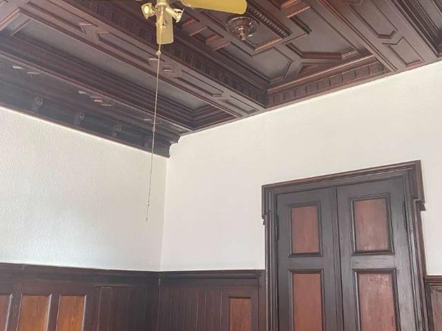 3 Zimmer Wohnung mit historischer Holzvertäfelung