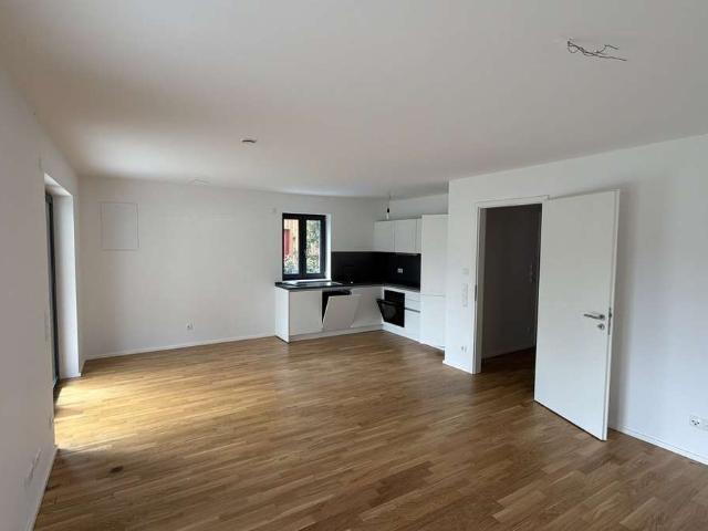 3 Zimmer Wohnung mit Hobbyraum und Garten
