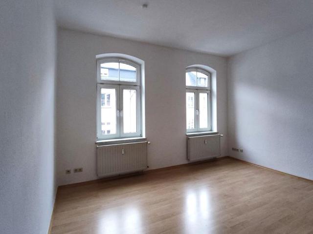 3 Zimmer Wohnung mit Küchenzeile und Balkon!