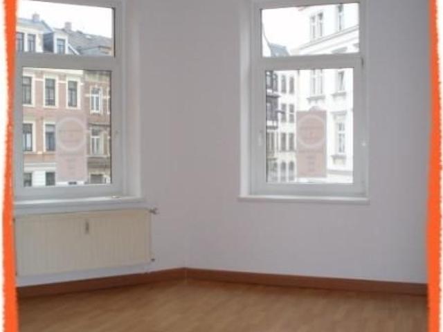3 Zimmer Wohnung mit LAMINAT, BALKON und Tageslichtbad mit Wanne und Dusche zu vermieten!