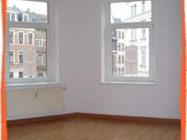 3 Zimmer Wohnung mit LAMINAT, BALKON und Tageslichtbad mit Wanne und Dusche zu vermieten!