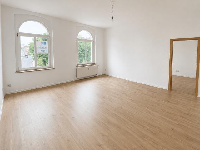 3 Zimmer Wohnung mit Laminat, separater Küche, Bad mit Dusche und Fenster frisch renoviert | Künne Immobilien Gruppe